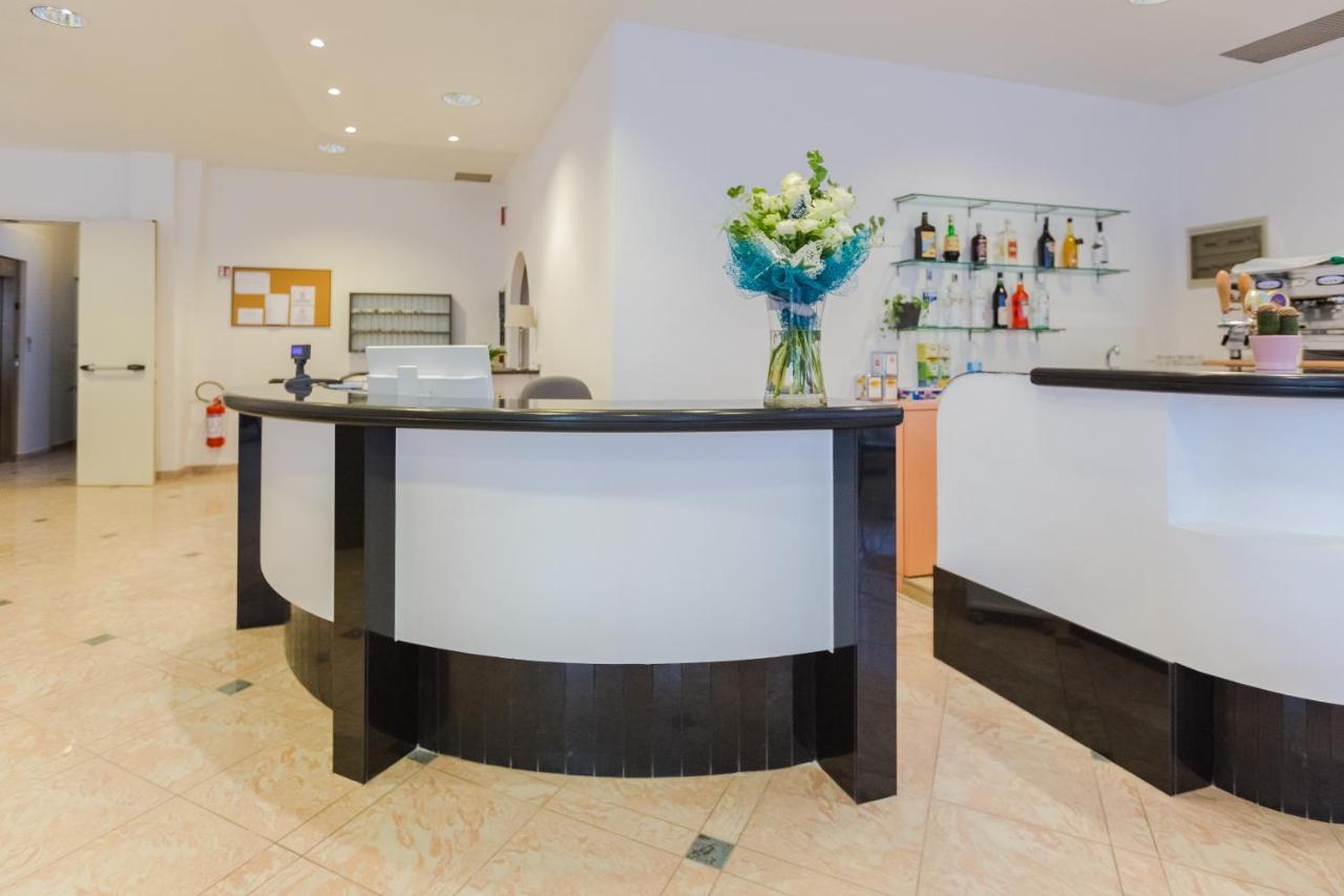 Hotel Altamarea Misano Adriatico Kültér fotó