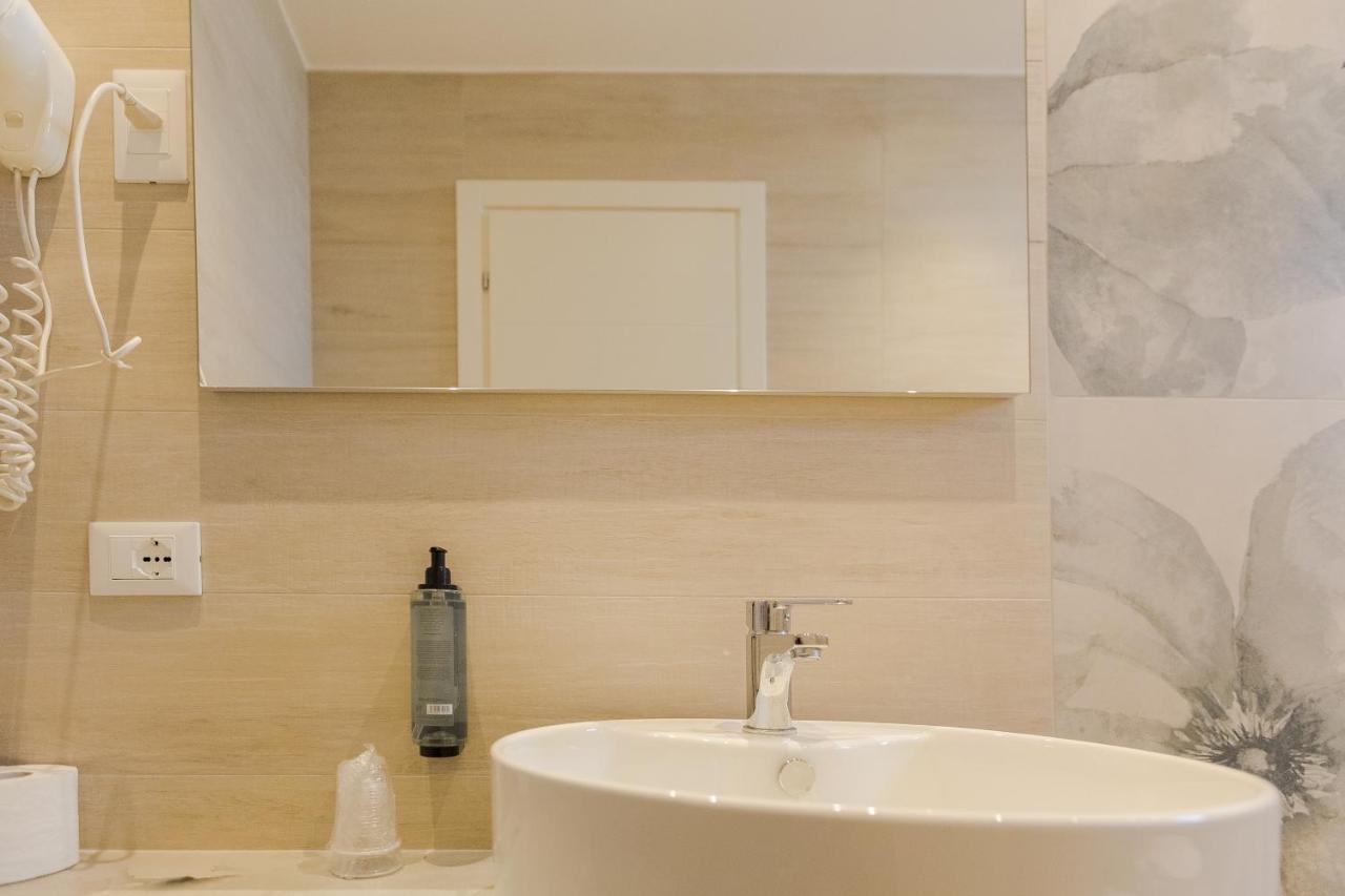 Hotel Altamarea Misano Adriatico Kültér fotó