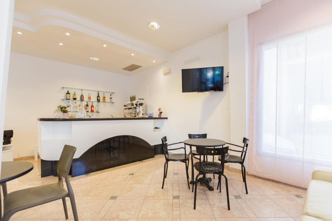 Hotel Altamarea Misano Adriatico Kültér fotó