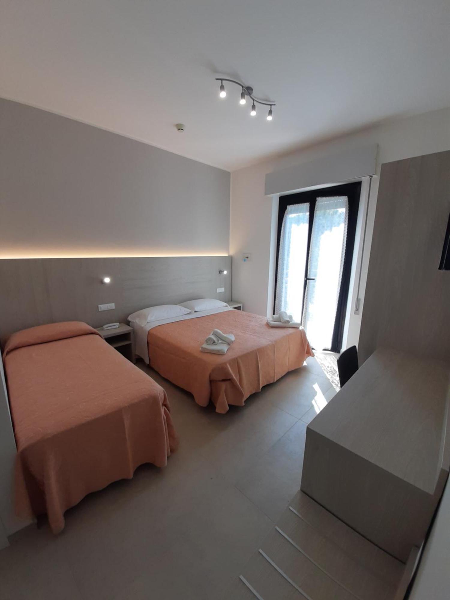 Hotel Altamarea Misano Adriatico Kültér fotó