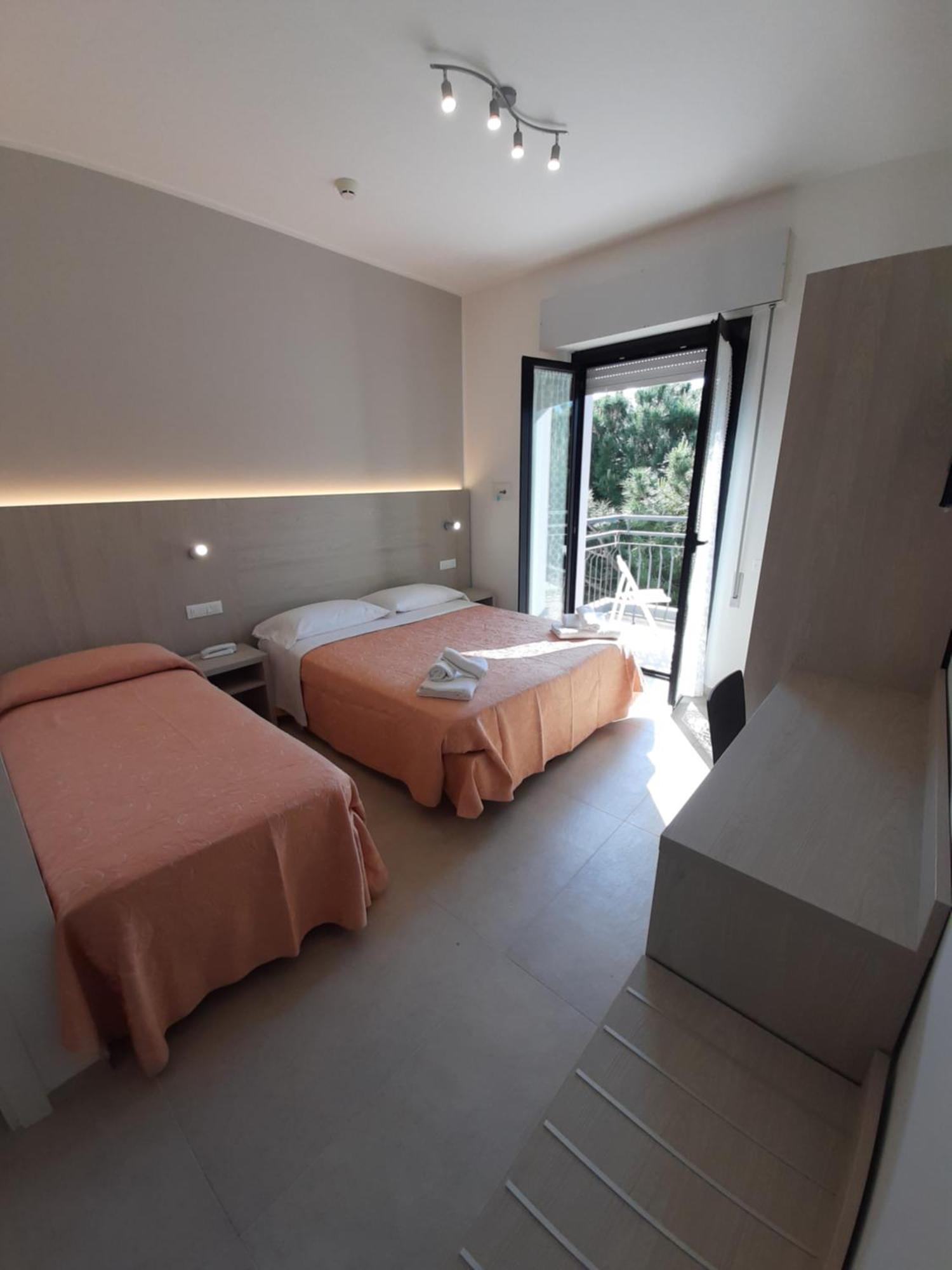 Hotel Altamarea Misano Adriatico Kültér fotó