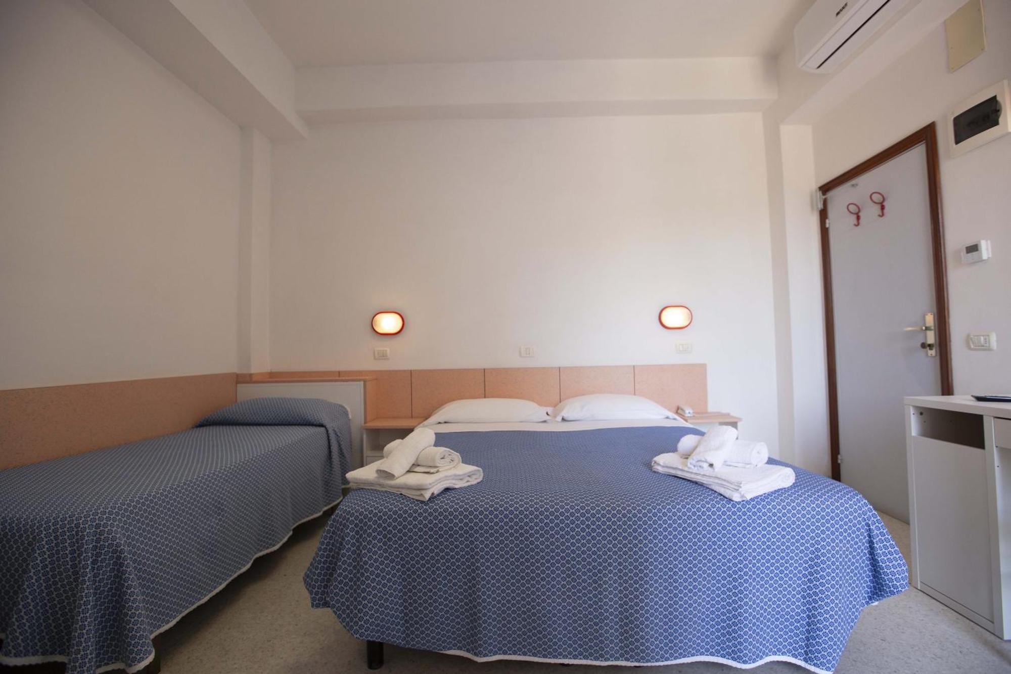 Hotel Altamarea Misano Adriatico Kültér fotó