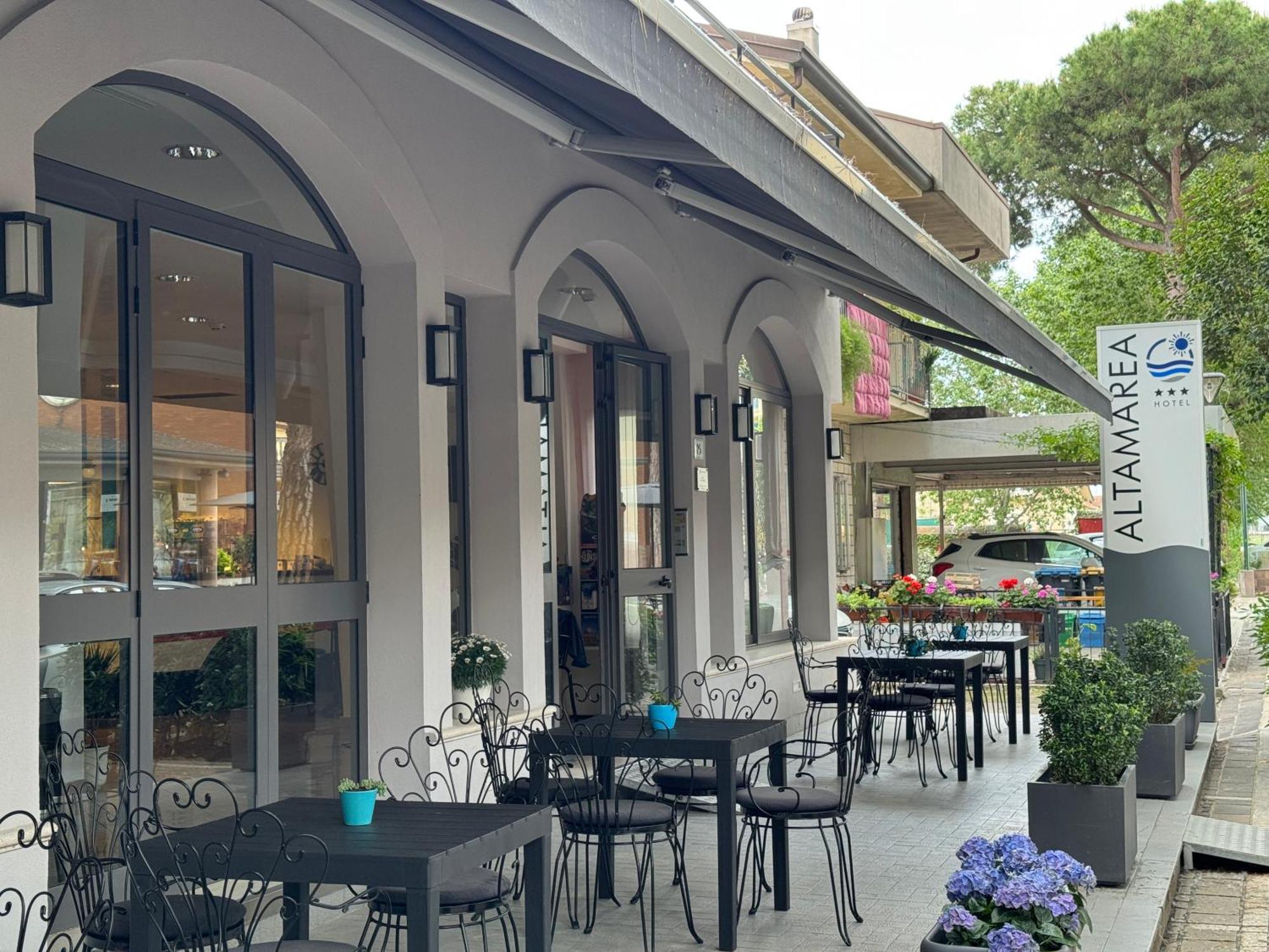 Hotel Altamarea Misano Adriatico Kültér fotó