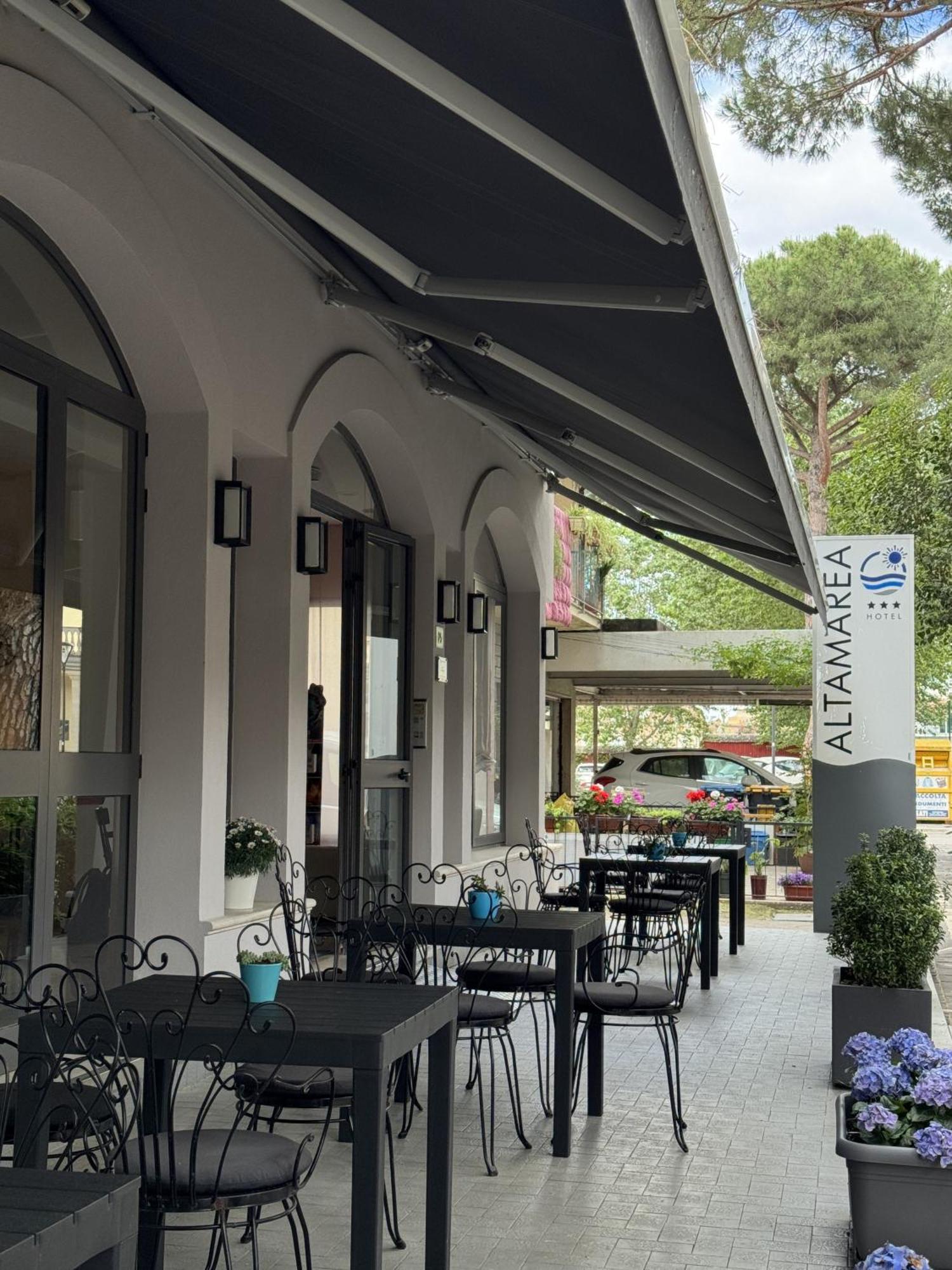 Hotel Altamarea Misano Adriatico Kültér fotó